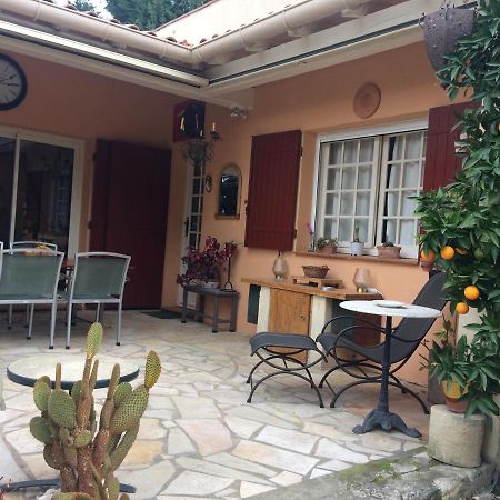 Chambre Dans Villa Charmante ヴァラブレーグ エクステリア 写真