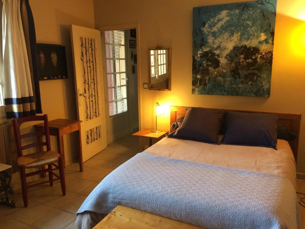 Chambre Dans Villa Charmante ヴァラブレーグ エクステリア 写真
