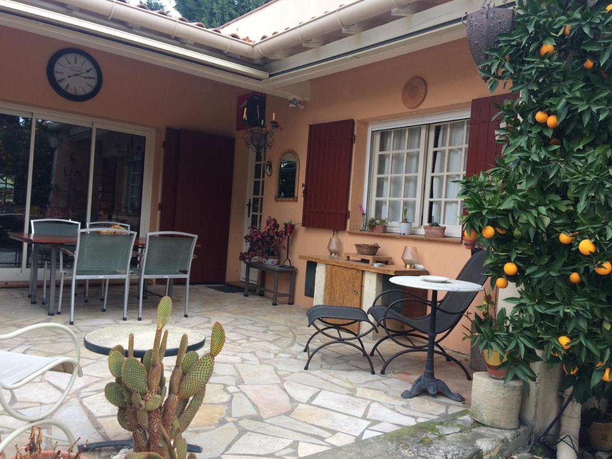 Chambre Dans Villa Charmante ヴァラブレーグ エクステリア 写真